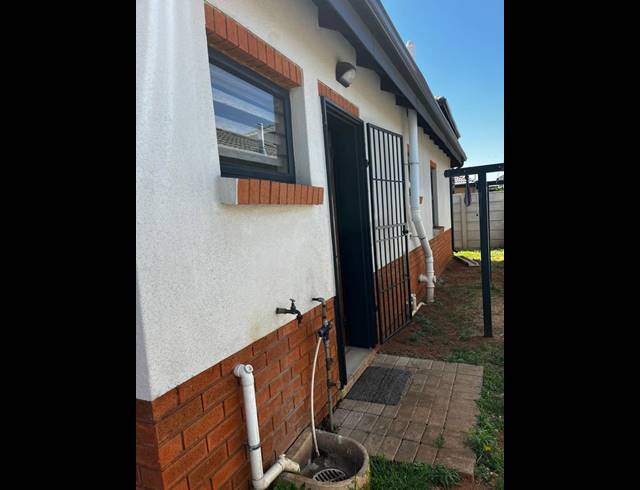 3 BEDROOM COMPLEX FOR SALE IN ALBERTSDAL